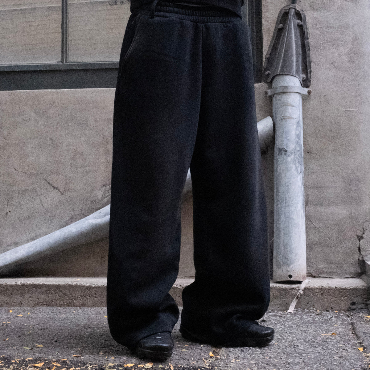 V1 Blank Sweats - Black